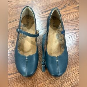 Taos Footwear Teal Mary Jane Flats